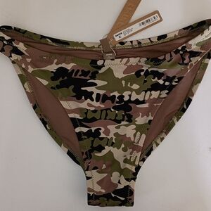 Skims bikini bottoms Med NWT